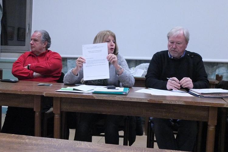 La présidente de l'association propose le questionnaire aux adhérents, le 27 ajnvier