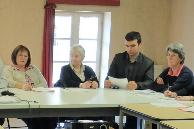 Nicole Chauvin, présidente sortante, Chantal Mure, 1er adjoint, Jean-François Périlhou, maire, Lilaine Blanc, maire de Buisson, présidente de la commission tourisme de la Copavo