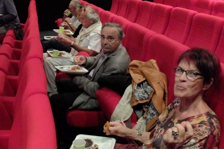 Maurice Chabanon, président de l’association Tango Paty, a partagé le cocktail dînatoire avec les spectateurs. 