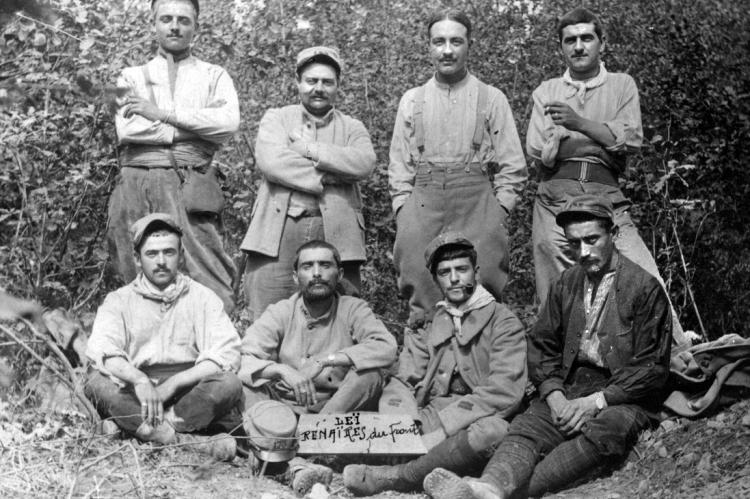 Des jeunes de Brantes photographiés au front