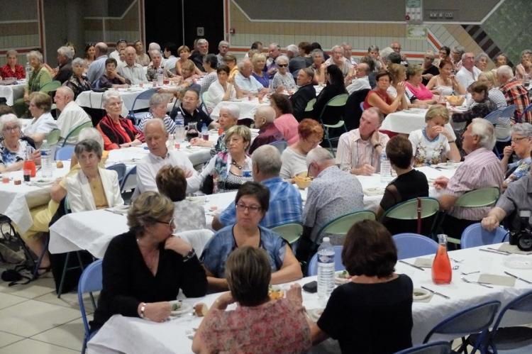 250 personnes au repas