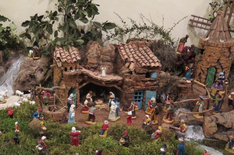 Crèche exposée à Séguret