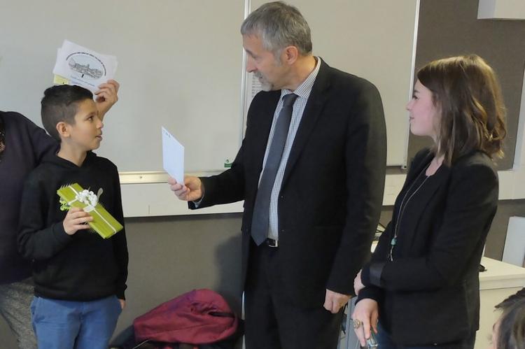 Redouan Boussantouh reçois sa récompense