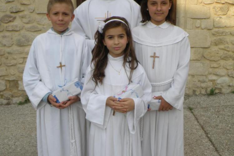 Flora (devant) Matéo, Marie et le père Olivier