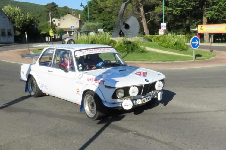 la BMW 2002 TI d’Alain Cuer, le président du Team des Auzières