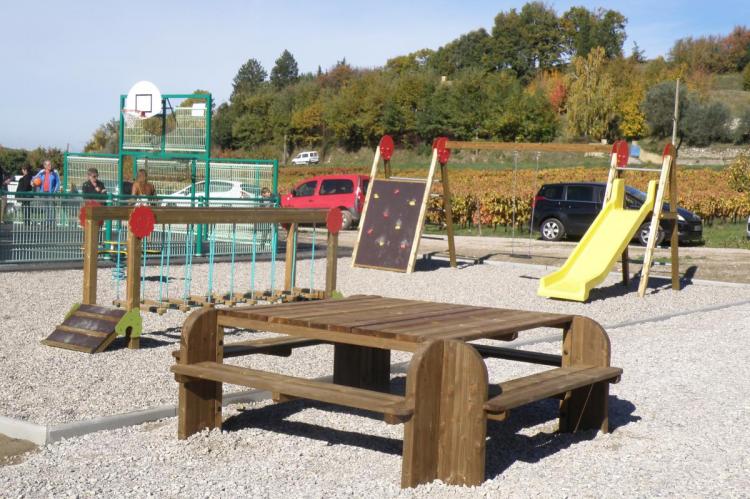 L'aire de jeux pour jeunes enfants