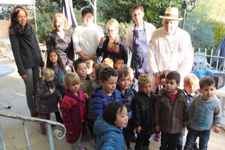 A l'arrivée, les enfants sontaccueillis par l'équipe du Moulin à huile