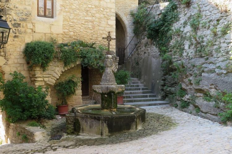 La fontaine, point d'eau historique du village