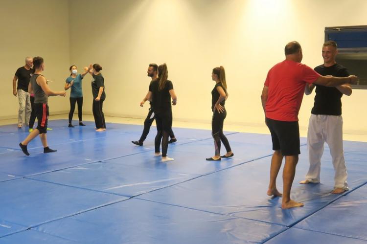 Les entraînements se déroulent le lundi soir et le mercredi, au dojo du gymnase du lycée.