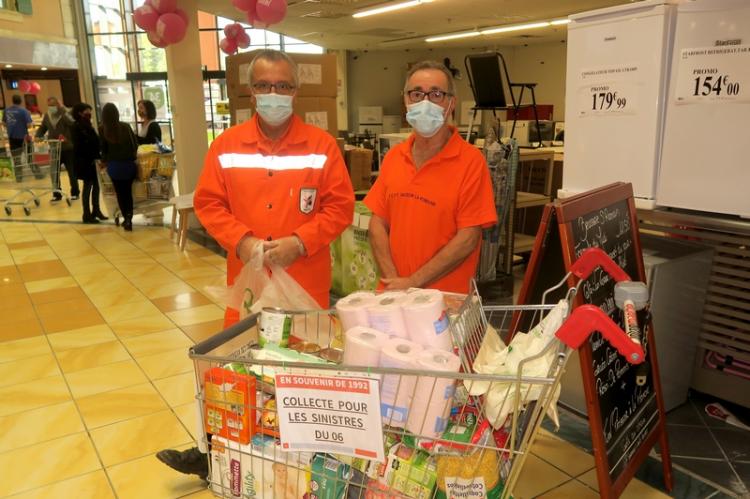 Deux des quatre membres du CCFF à Intermarché