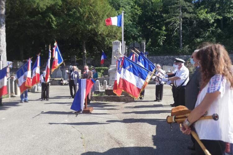 Cérémonie au cimetière Saint-Laurent de Vaison