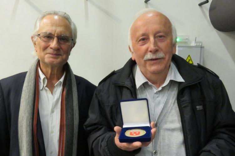 Jean-Louis Aumage lors de la remise de la médaille de la ville d’Entrechaux.