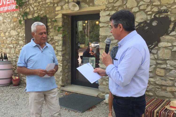 Bernard Mondon remet son prix à Patrice Kesmedjan