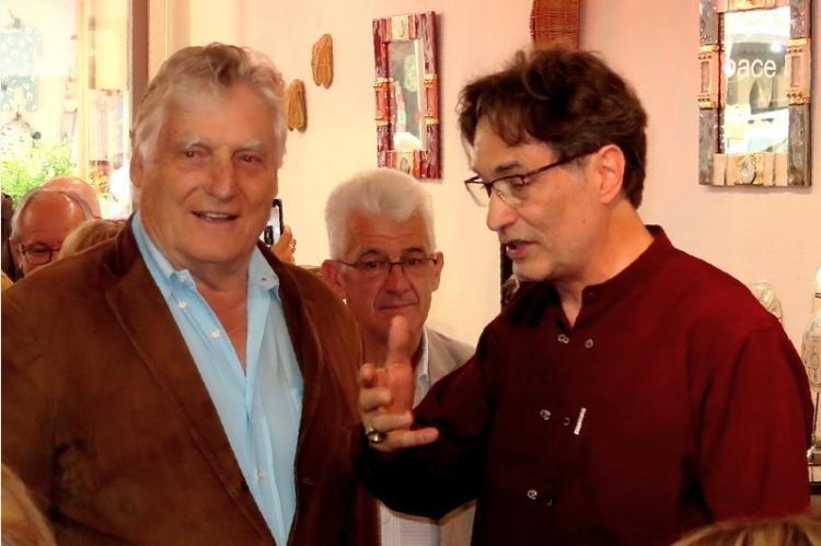 Léonard Gianadda avec Philippe Turrel, de la galerie des Origines, lors d’une exposition consacrée au mécène. En arrière-plan, Patrick Neyrat, président de l’AECM. 