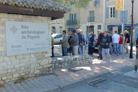C'est la queue à l'entrée !