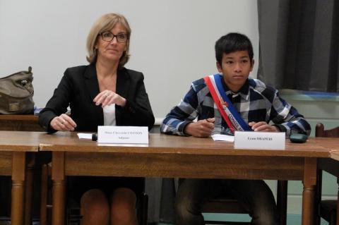 Christelle Cooton à côté du président du conesil municipal des jeunes, (novembree 2014)