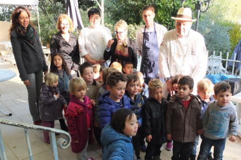 A l'arrivée, les enfants sontaccueillis par l'équipe du Moulin à huile