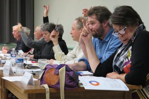 L'opposition votant contre