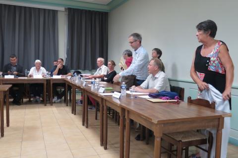 L'opposition quitte la réunion 