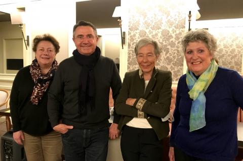 Bernard Mondon entouré de l’équipe des mots des livres