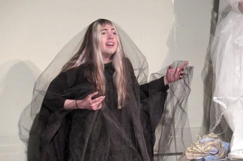 Une élève de l'option théâtre a joué devant les visiteurs