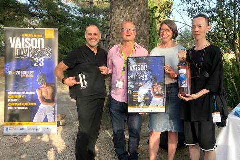 L’équipe de Vaison Danses avec le chorégraphe Po Cheng Tsai