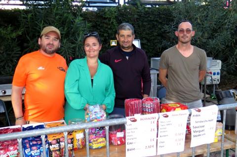 Les responsables du club tenaient la buvette