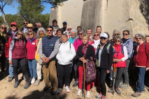Le départ devant la chapelle Sainte Croix