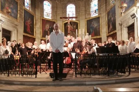Les chorales et leur chef, l’ensemble instrumental, à l’Église de Malaucène le 29 juin 2024 pour le Requiem de Fauré.