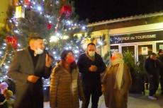 illumination du sapin en présence du maire