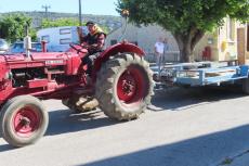 M. Bompard et son tracteur balai