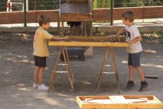 Les jeux en bois ont amusé les enfants