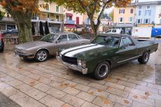 Le team Vasio romain et le Voconces Auto Rétro proposaient leurs véhicules de collection pour des promenades (ici une Jaguar et une Chevrolet El Camino).