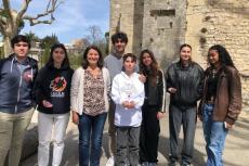 Suzanne Bonfils et l’équipe des jeunes de l’aumônerie ont caché 600 œufs autour de la cathédrale