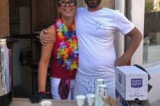 Christophe et Sandra offrent le café au son du DJ Dorian Gamin
