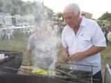 allumage du barbecue par le maire Roand Ruegg et son adjointe Aline Bernard