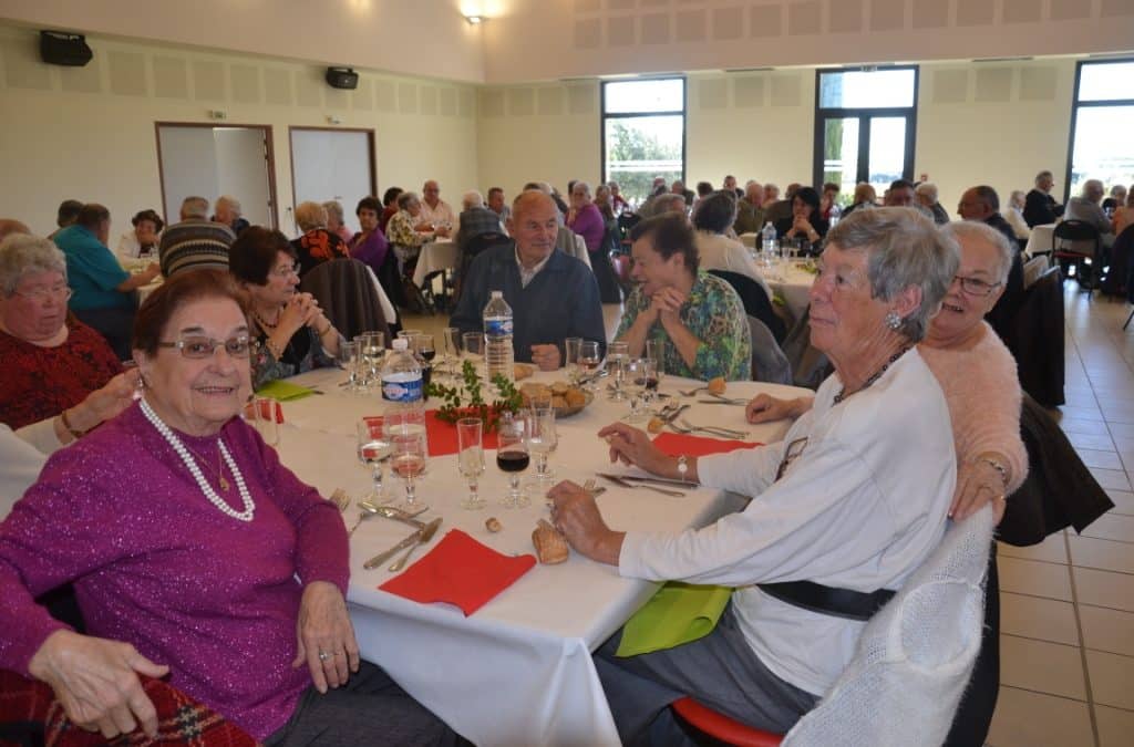 DEJEUNER DE FETE POUR LE CLUB DU 3e AGE