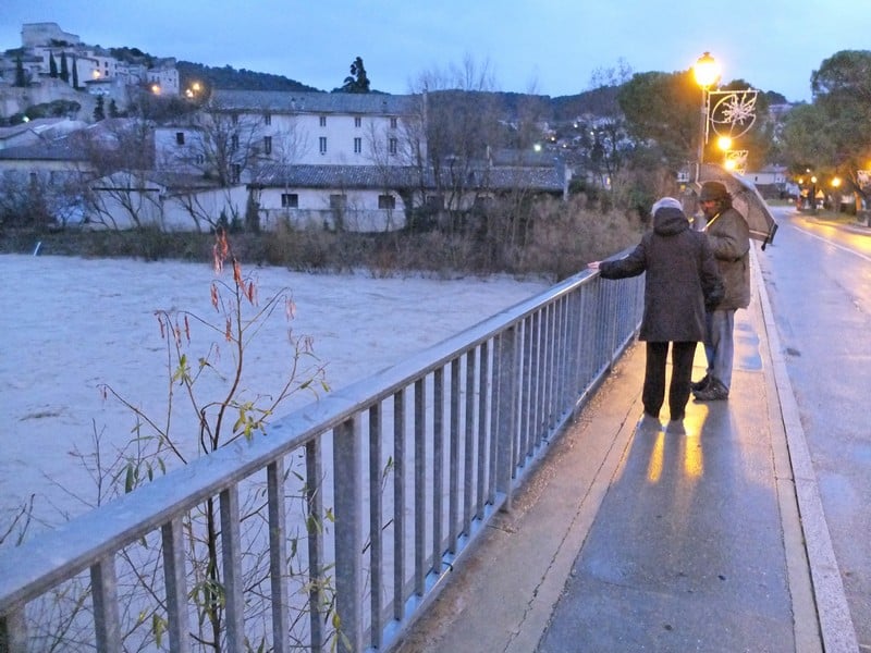 L’OUVÈZE PROCHE DE LA CRUE DE 2002 – DES HABITANTS INQUIETS