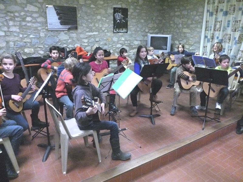 30 ARTISTES SUR SCÈNE À L’ÉCOLE DE MUSIQUE