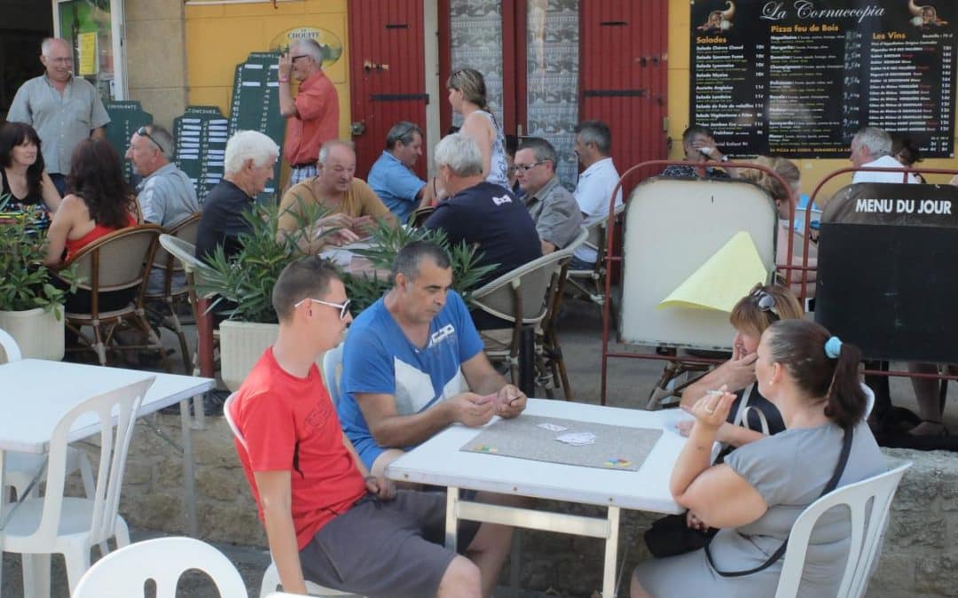 64  ÉQUIPES AU CONCOURS DE BELOTE