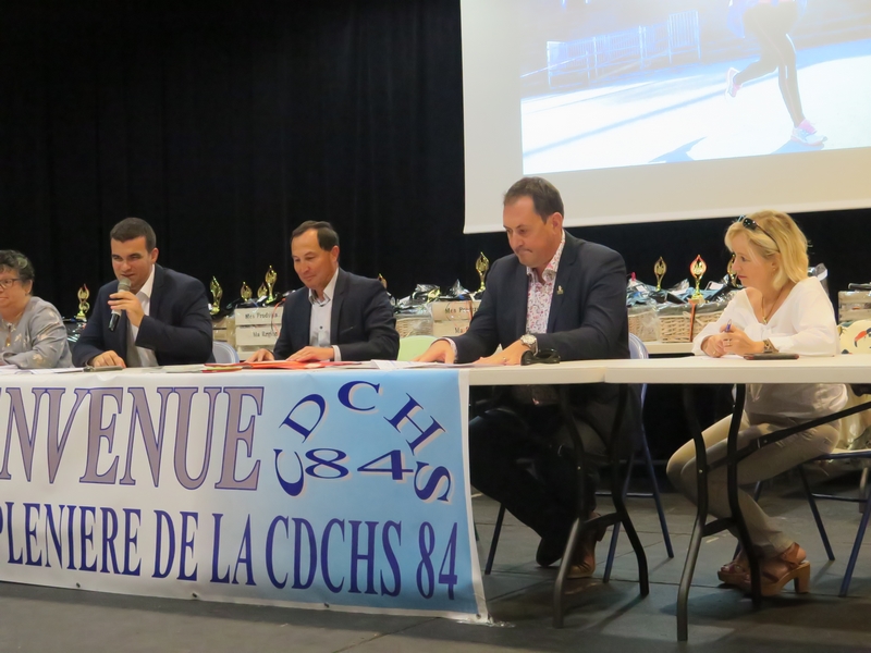 Jean-François Pérlhou à ouvert la séance en rappelant l'importance des bénévoles Jean-François Pérlhou à ouvert la séance en rappelant l'importance des bénévoles