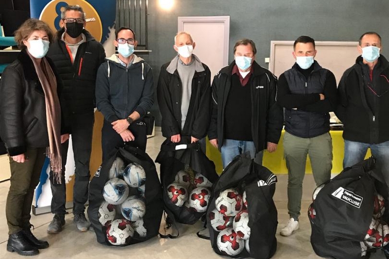 LE CONSEIL DÉPARTEMENTAL DISTRIBUE DES BALLONS
