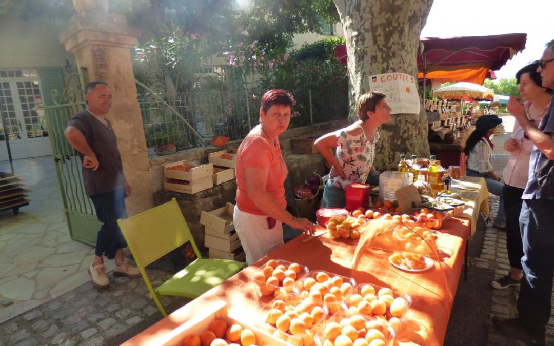 DU MONDE POUR LA FÊTE DE L&rsquo;ABRICOT