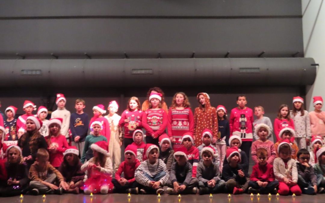 LES ÉLÈVES SE DONNENT EN SPECTACLE POUR NOËL