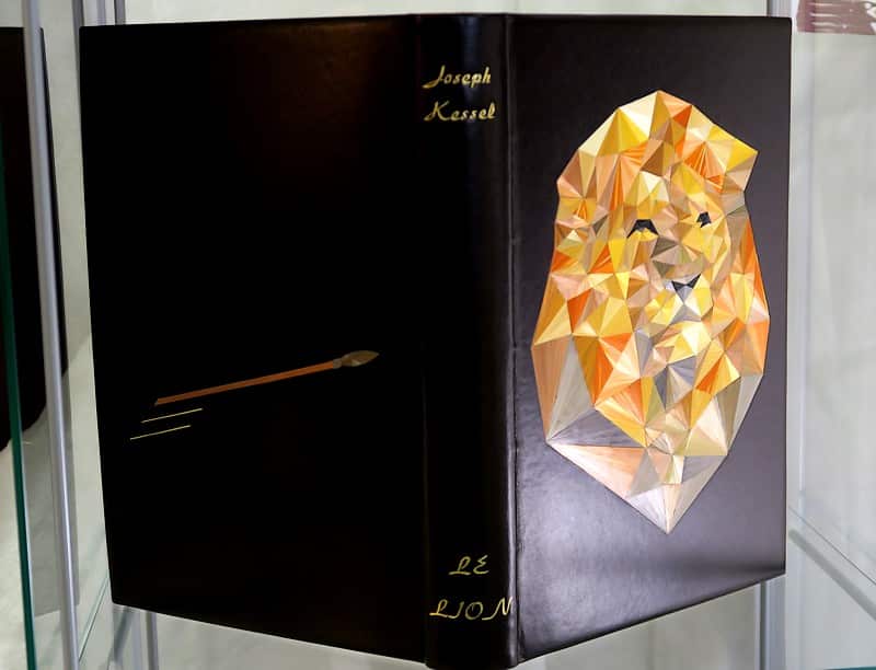 Cuir et paille tressée