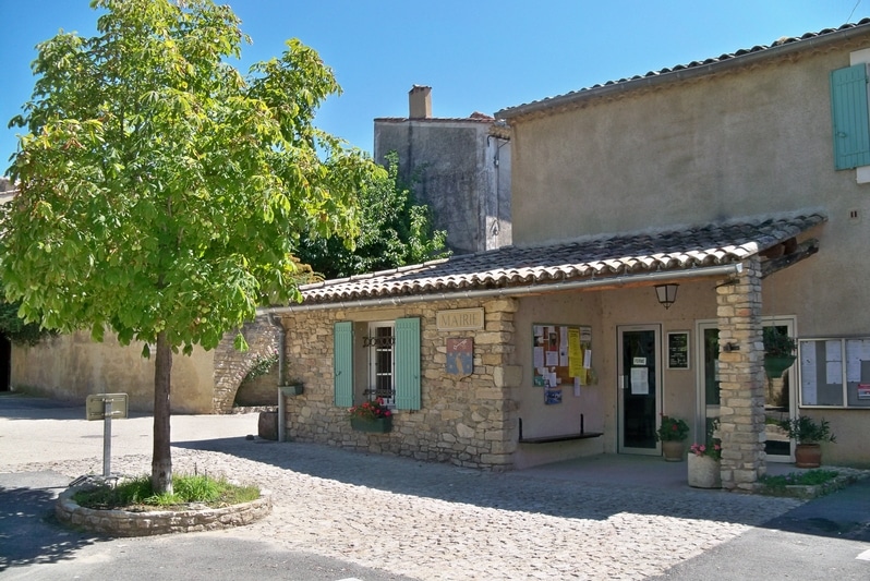 SOUCIS POUR LE TOIT DE LA MAIRIE