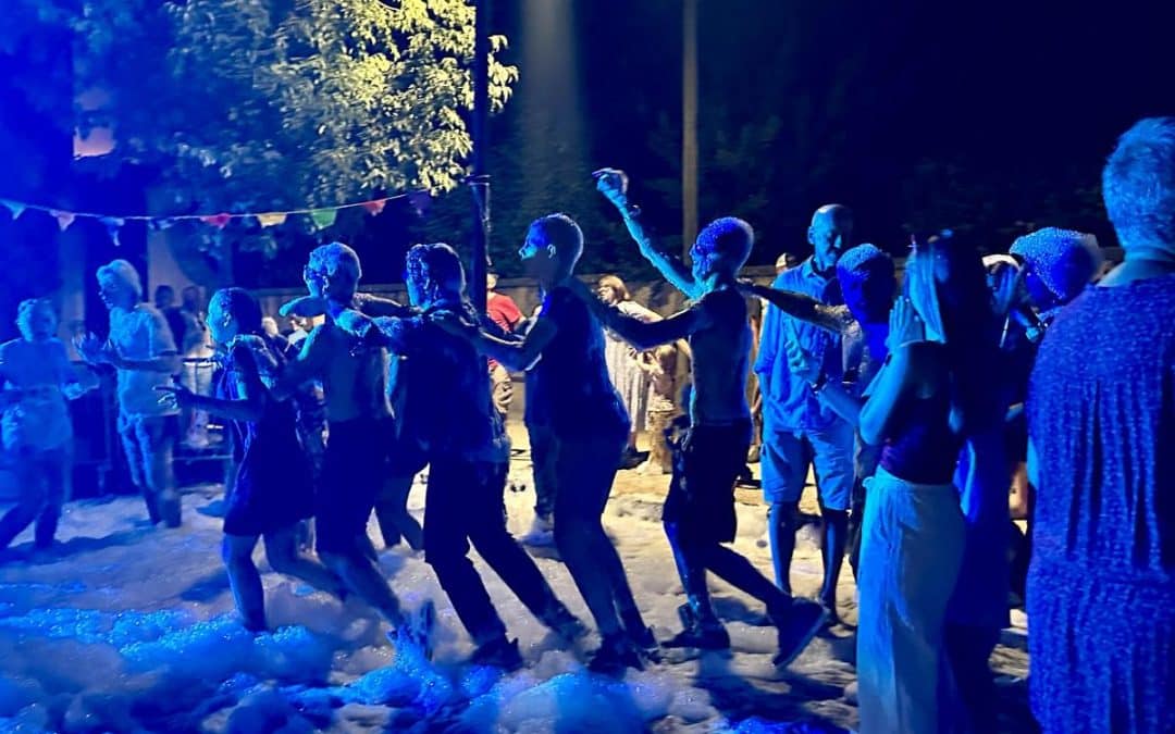 SOIRÉE DE FOLIE DANS LA MOUSSE