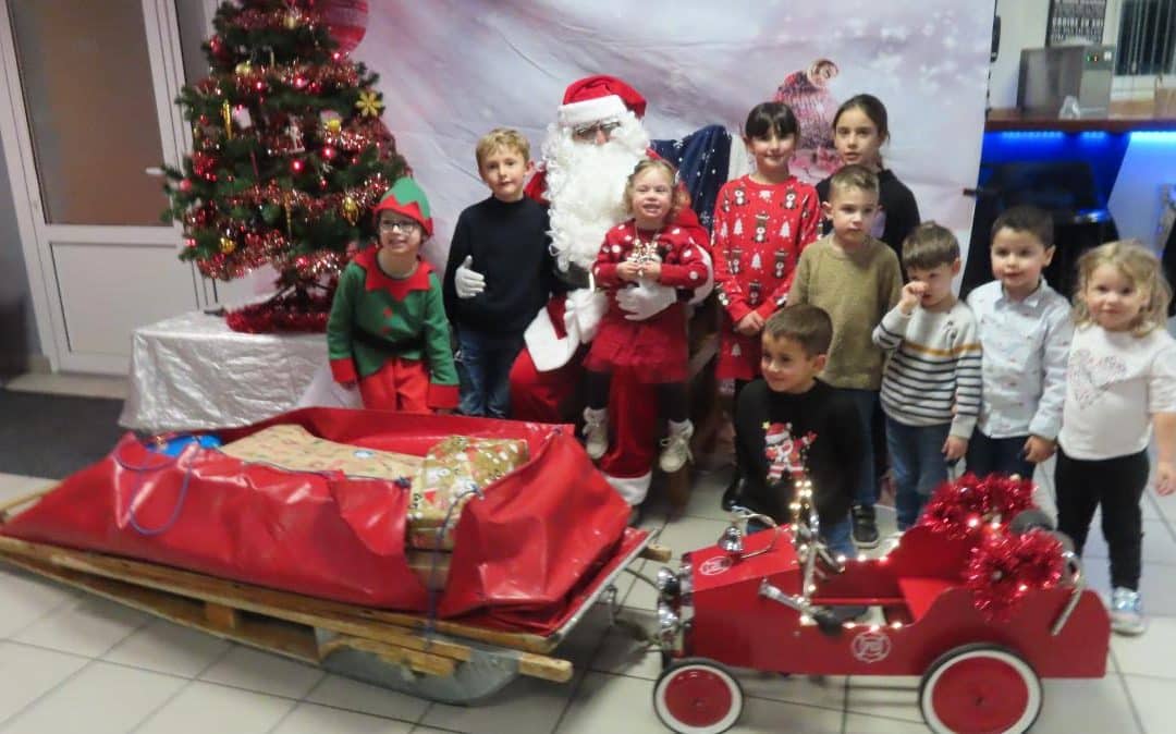 LE PÈRE NOËL N&rsquo;A PAS OUBLIÉ LES ENFANTS DES SAPEURS POMPIERS