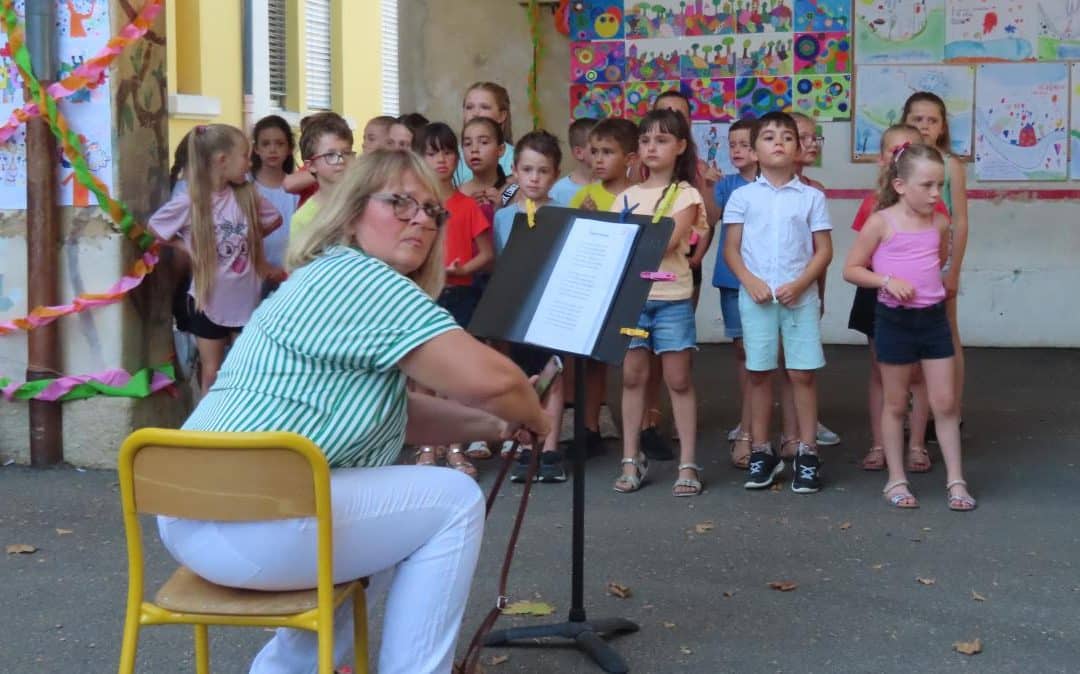 CHANSONS FRANÇAISES POUR LES ÉLÈVES DE L’ÉLÉMENTAIRE