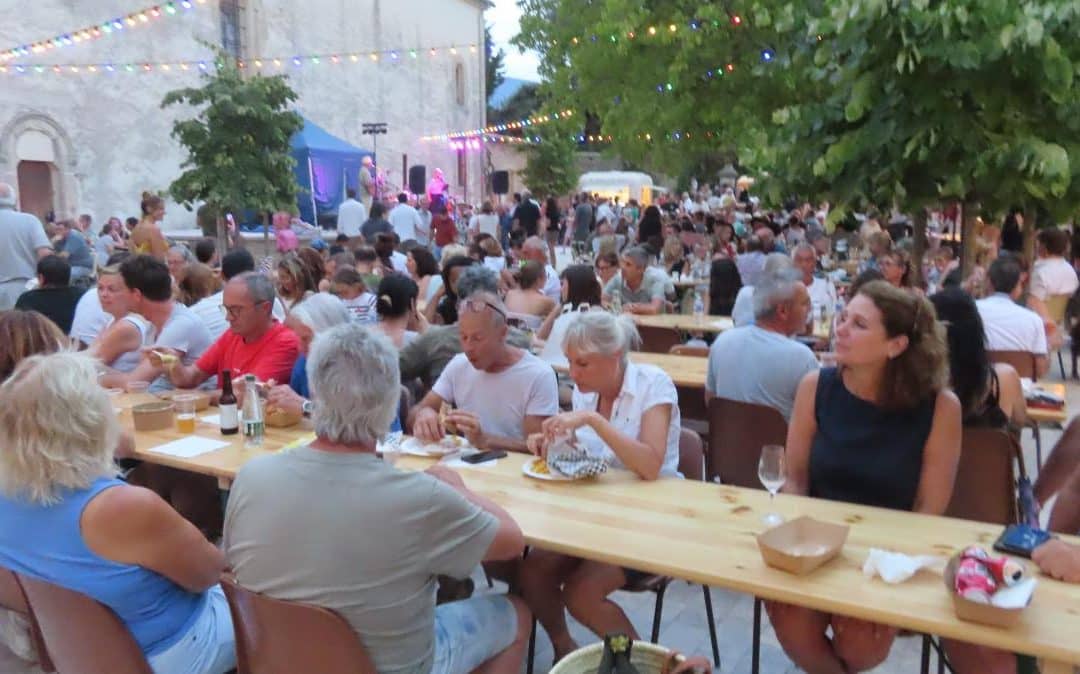 TOUJOURS LA FOULE AU MARCHÉ NOCTURNE